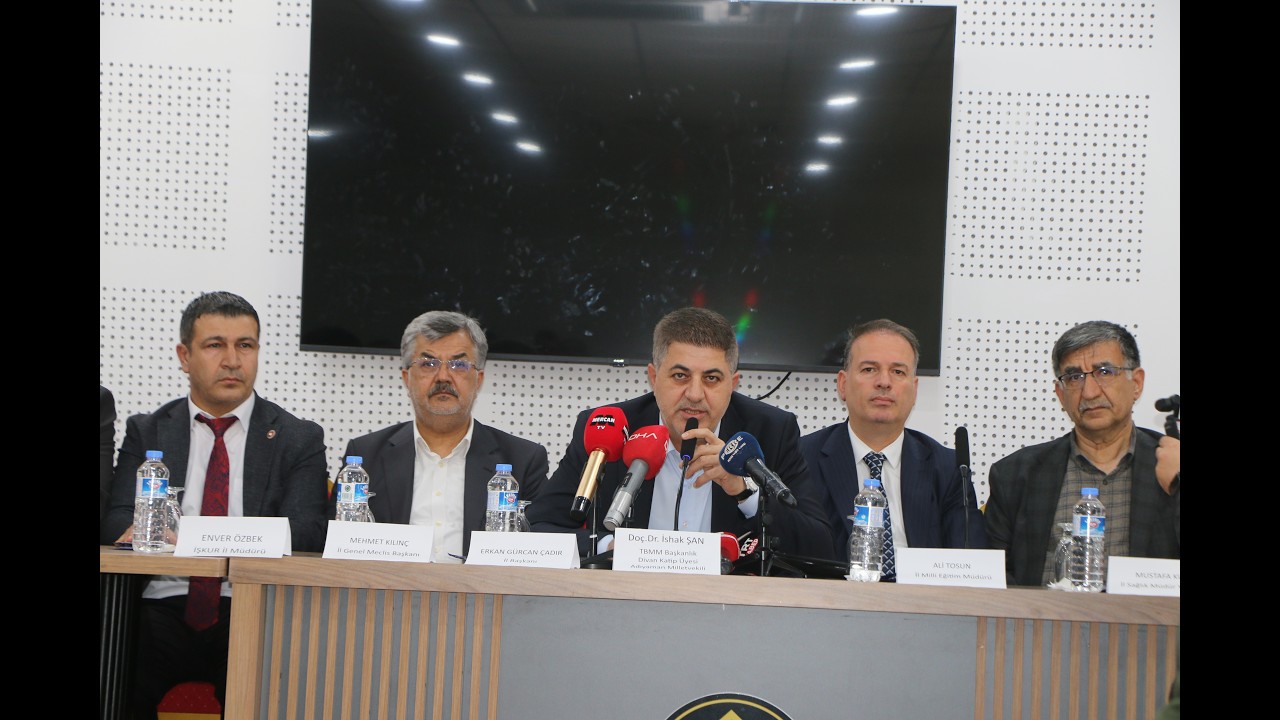 İshak Şan Adıyaman'da 'Halk Buluşmaları' kapsamında vatandaşlarla bir araya geldi