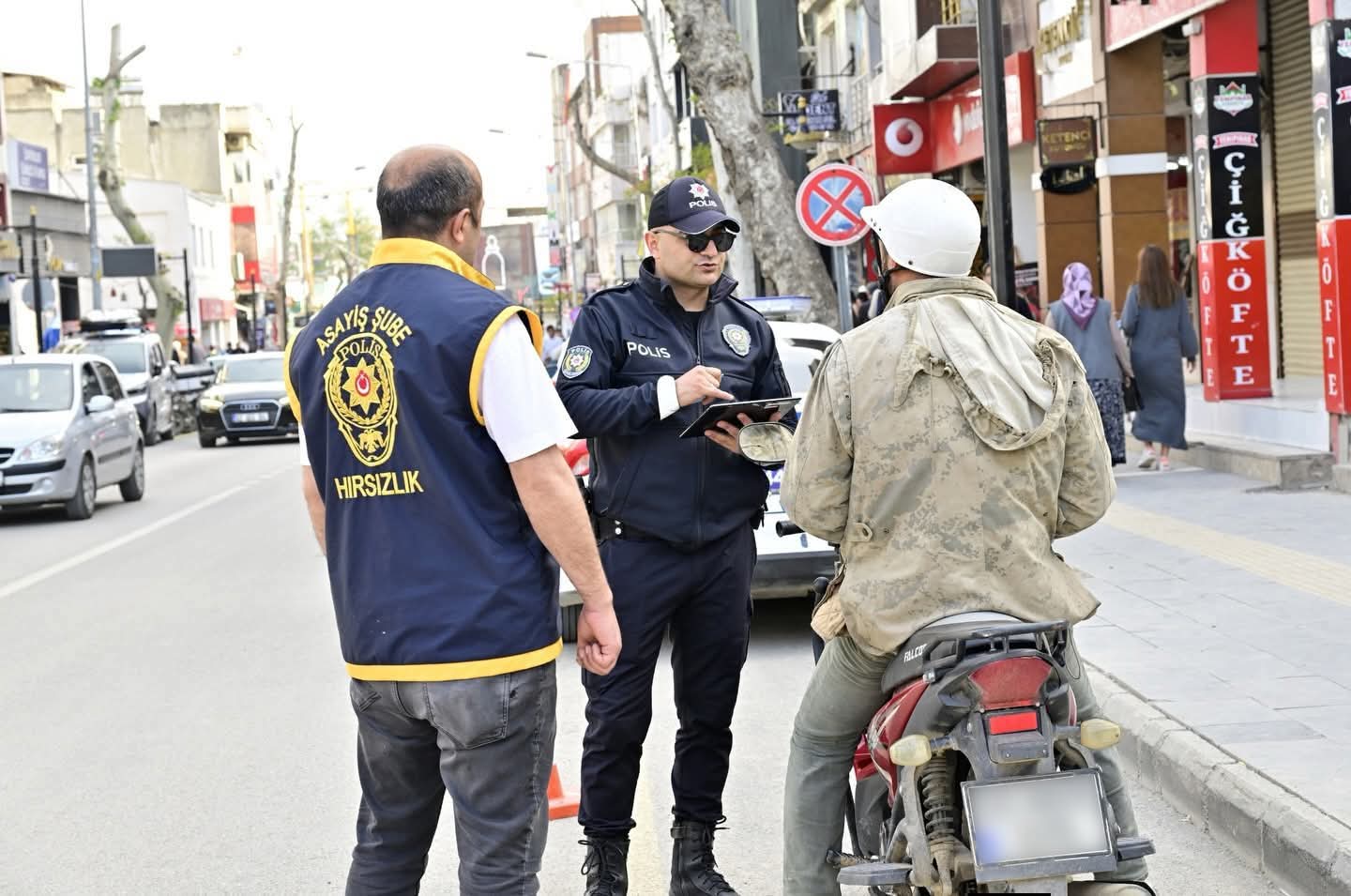 Adıyaman'da Asayiş Uygulaması: 604 Şahıs, 133 Araç ve 145 Motosiklet Kontrol Edildi