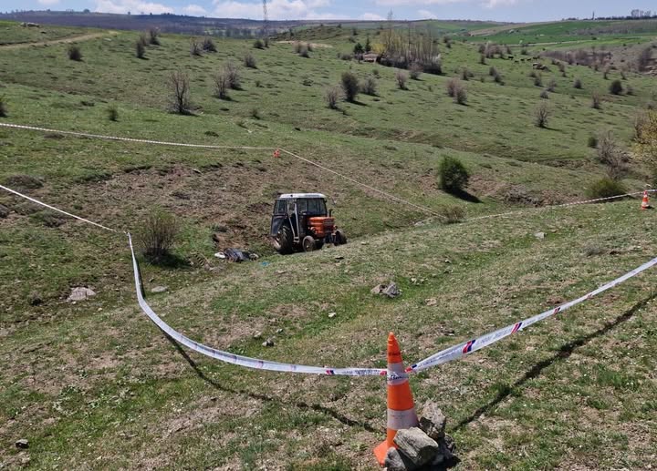 Traktör dere yatağına devrildi: 1 ölü, 3 yaralı