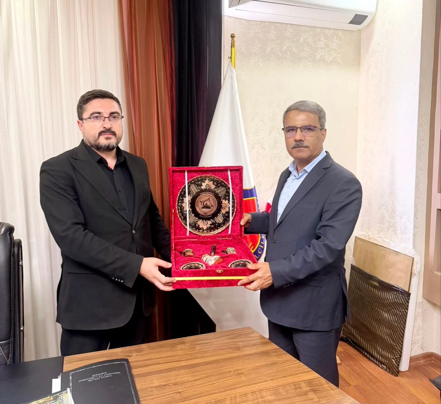 Ziya Duranay, Oda başkanlarıyla birlikte Besni Şoförler Odasını ziyaret ederek yaklaşan Olağan Genel Kurul sürecine dair istişarelerde bulundu. - 2