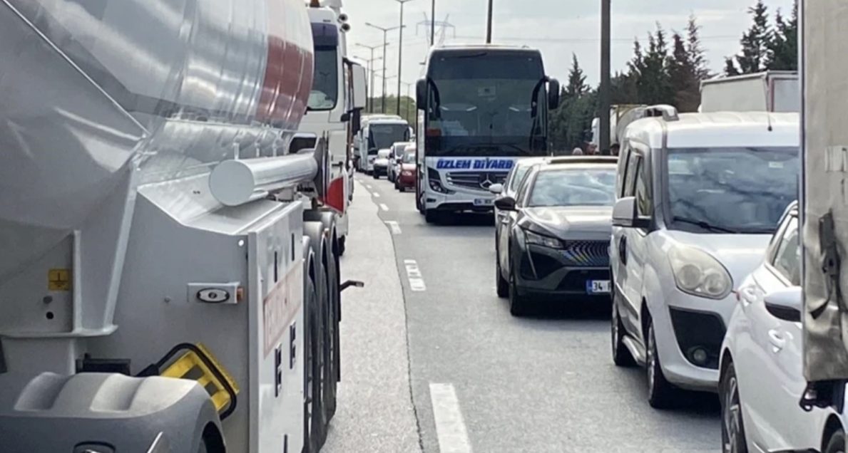 TEM'de 6 TIR'ın karıştığı zincirleme trafik kazası meydana geldi - 2