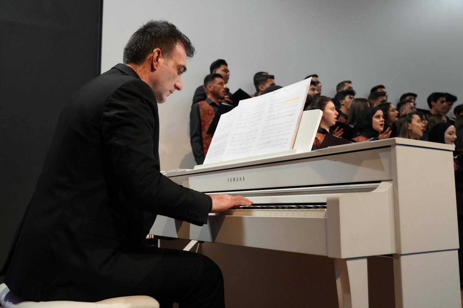 Adıyaman Üniversitesi Devlet Konservatuvarı Çok Sesli Korosu tarafından düzenlenen konsere çok sayıda davetli katıldı - 2