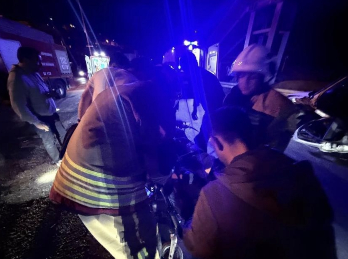 Otomobil ve hafif ticari aracın çarpışmasıyla yaşanan kazada 7 kişi yaralandı - 3