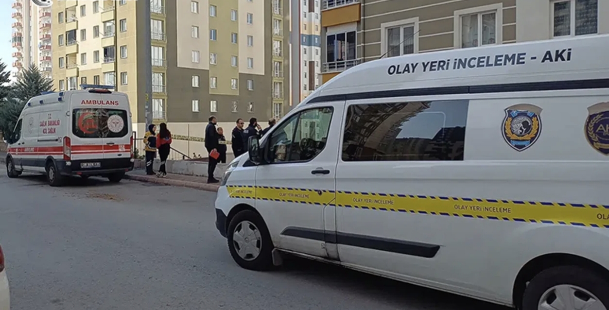 Şanlıurfa'da park halindeki aracın içerisinde kanlar içerisinde duran bir kişi bulundu