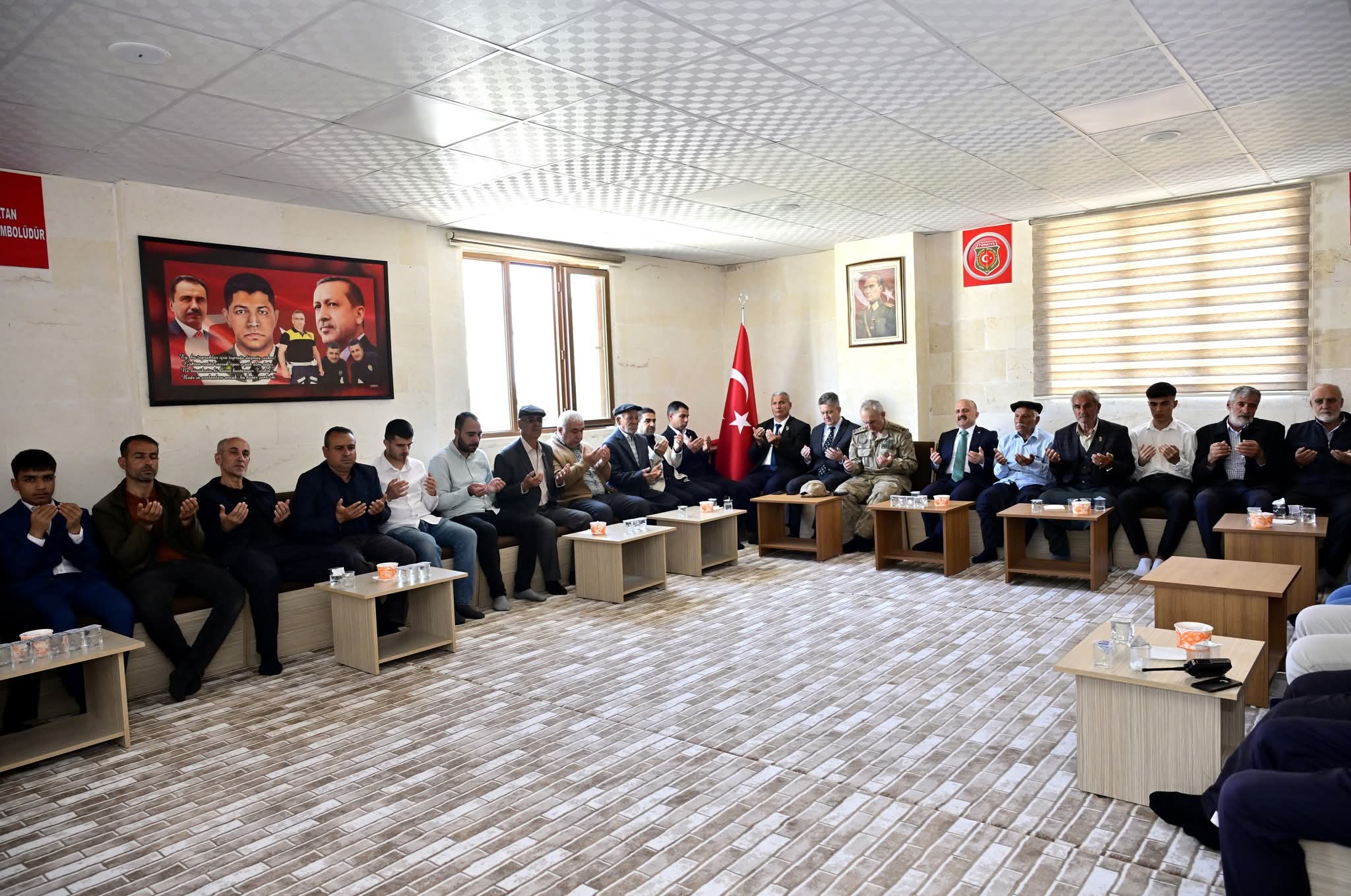 Adıyaman Emniyet Müdürlüğü tarafından, Şehit Başkomiserimiz Kamuran ÜÇGÜL ve Şehit Komiserimiz Gökhan ÖZER’in aziz hatıralarını anmak üzere, Mevlid Programı Düzenlendi - 2