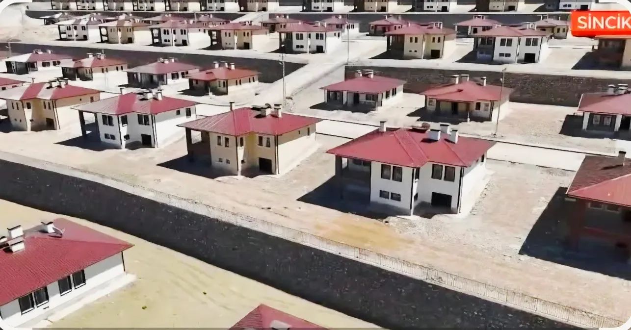 Sincik’te Deprem Konutları Hak Sahiplerine Teslim Edilmeye Başlandı