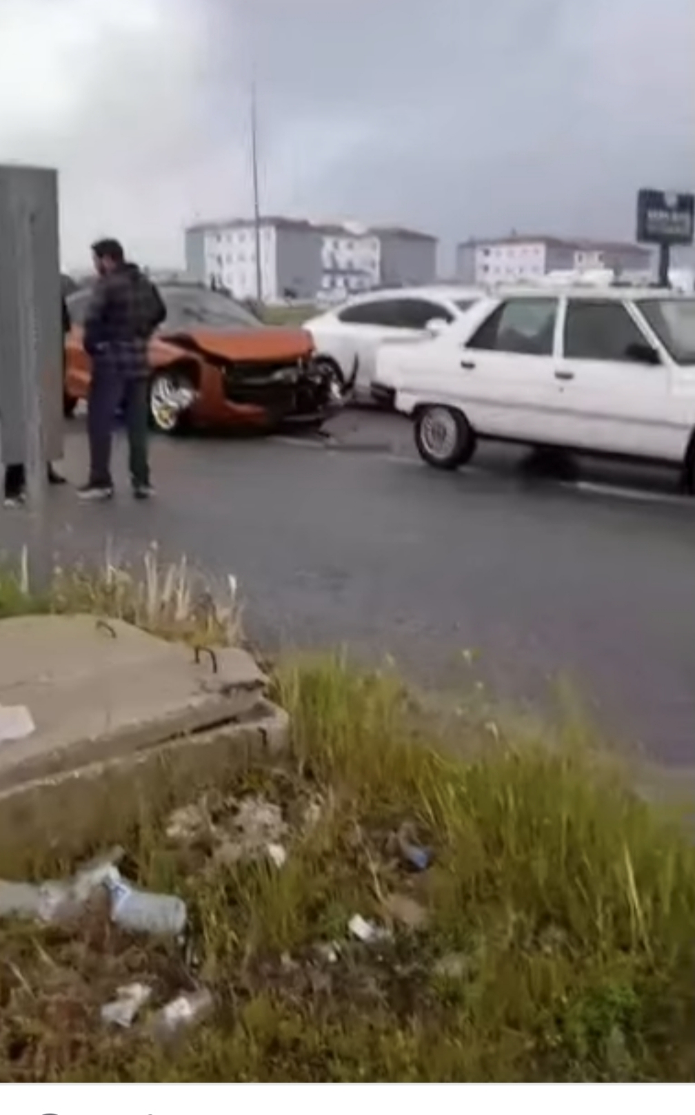 Kahta Adıyaman Yolu Üzerindeki Sanayi Kavşağında Trafik Kazası Meydana Geldi