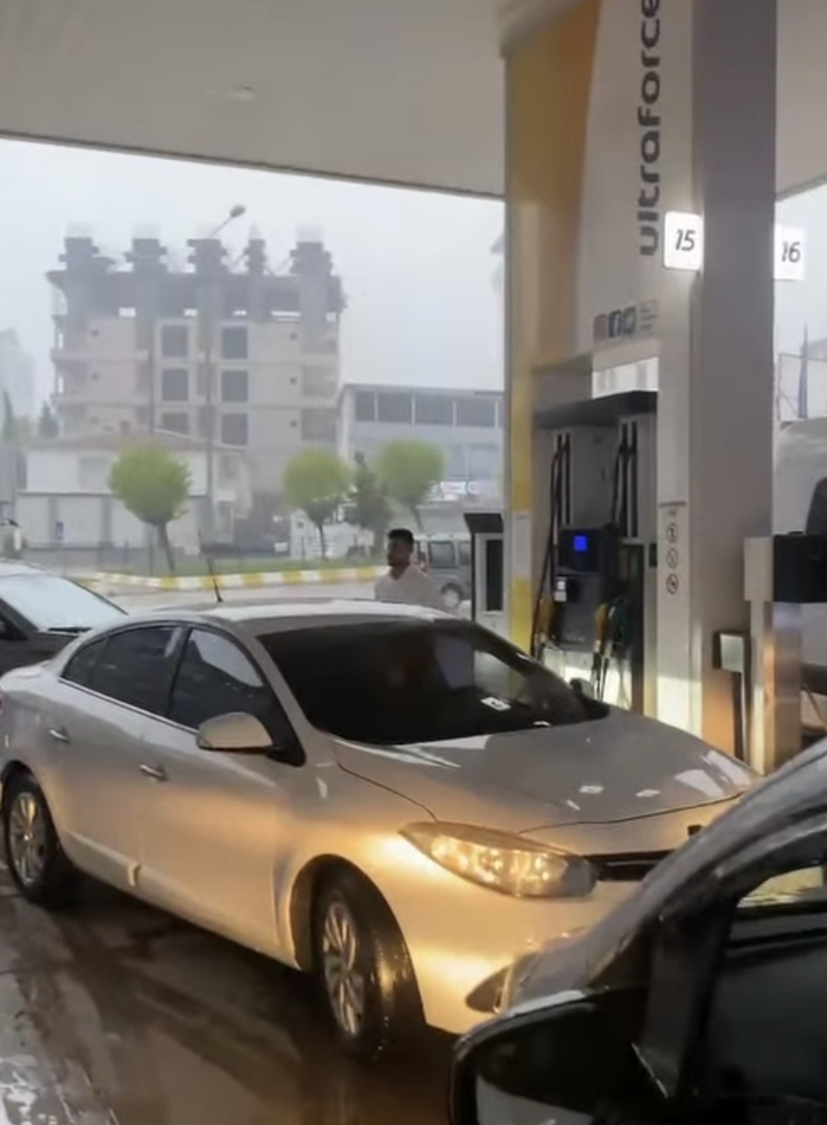 Kahta'da da Süper Hücre Etkisini Göstermeye Başladı, Şiddetli Dolu Yağıyor - 2
