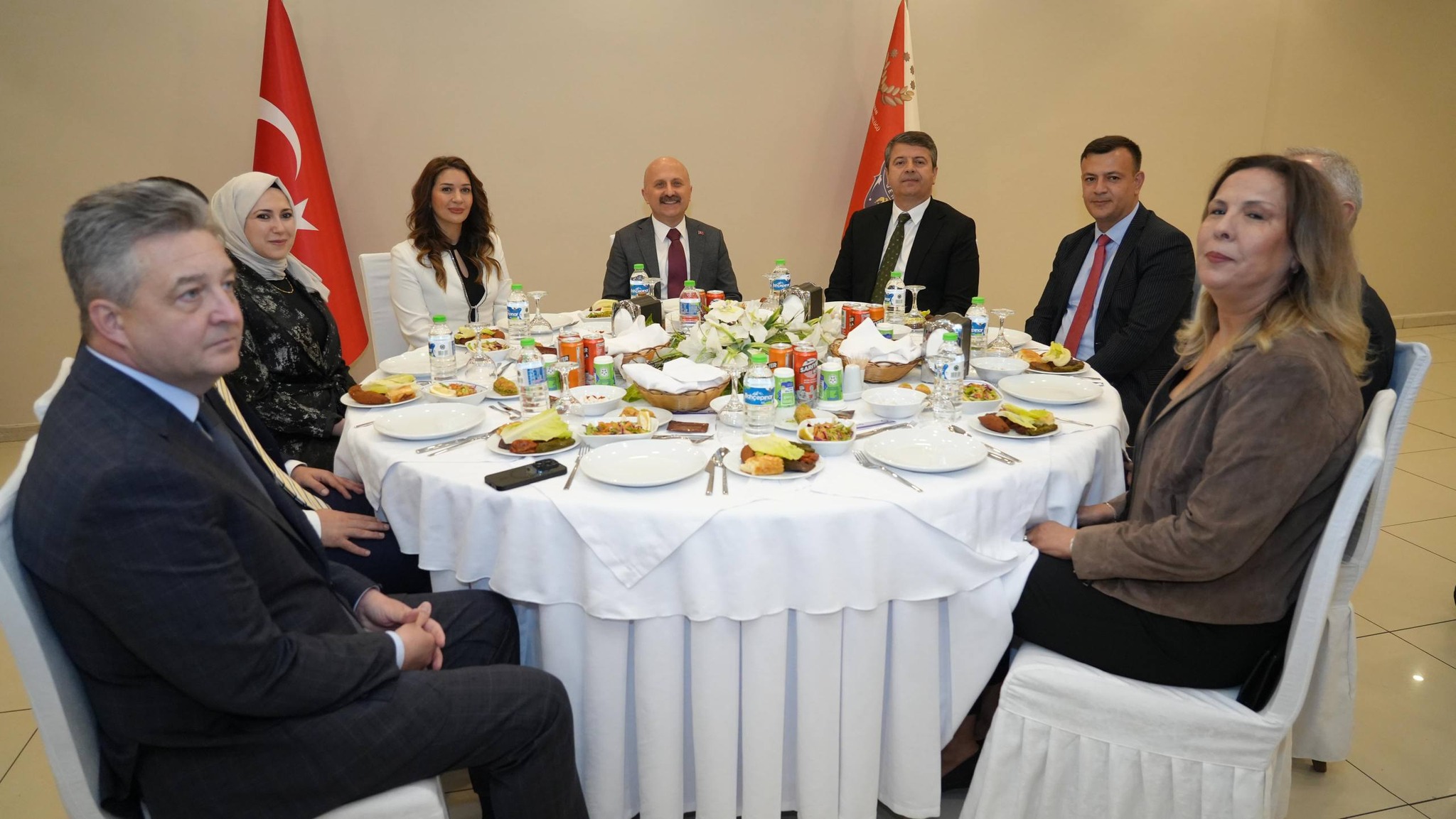 Adıyaman Üniversitesi Rektörü Prof. Dr. Mehmet Keleş,  Aydın Valiliği görevine atanan Valimiz Sayın Dr. Osman Varol onuruna düzenlenen veda yemeğine katılım sağladı.