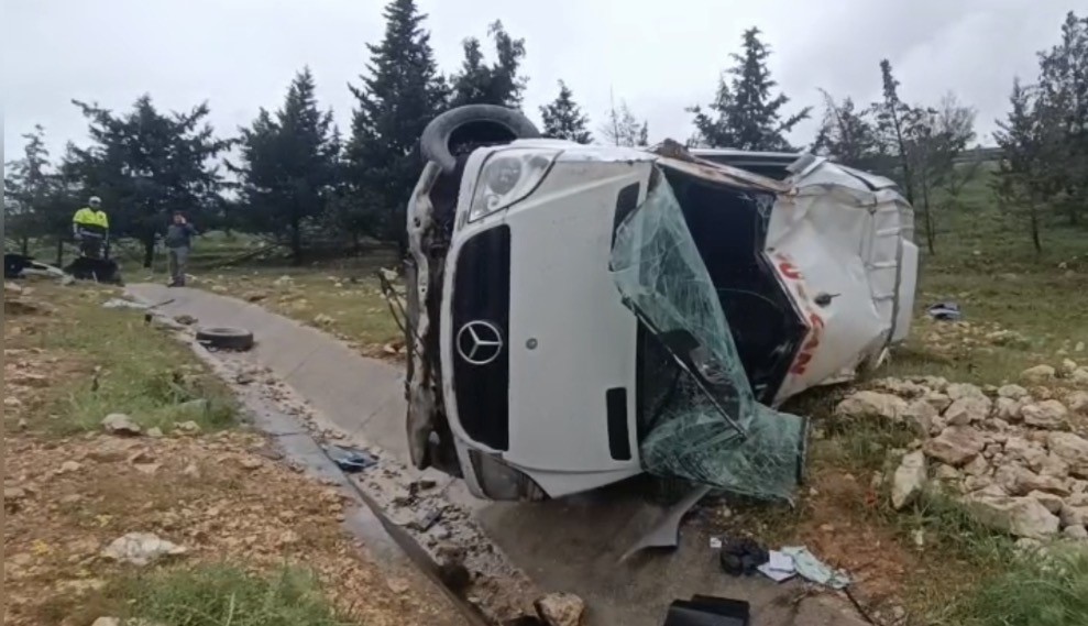 Kontrolden çıkan işçi servisi şarampole uçtu: 16 yaralı