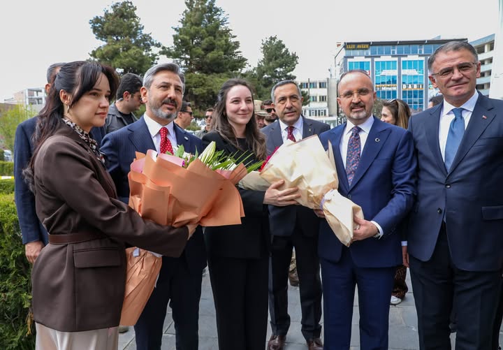 İçişleri Bakan Yardımcısı Bülent Turan, Çalışma ve Sosyal Güvenlik Bakan Yardımcısı Ahmet Aydın ile birlikte Van Valiliği’ni ziyaret etti