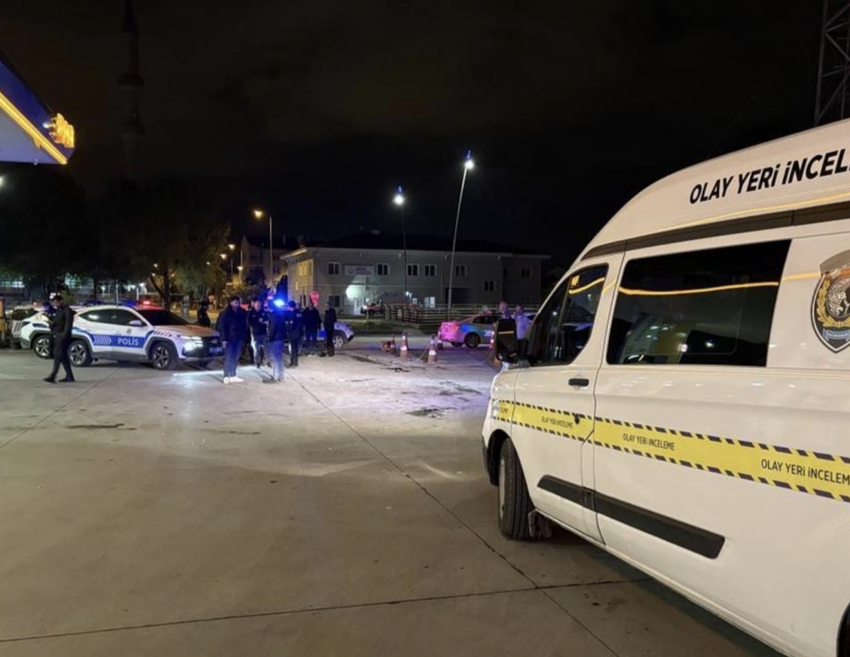 Yakıt İstasyonunda Çıkan Kavgada 1 Kişi Hayatını Kaybetti 2 Kişi Yaralandı - 3