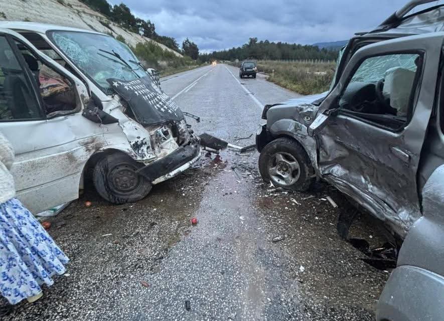 Trafik kazasında ağır yaralanan mahalle muhtarı  hastanede verdiği iki günlük yaşam mücadelesini kaybetti.