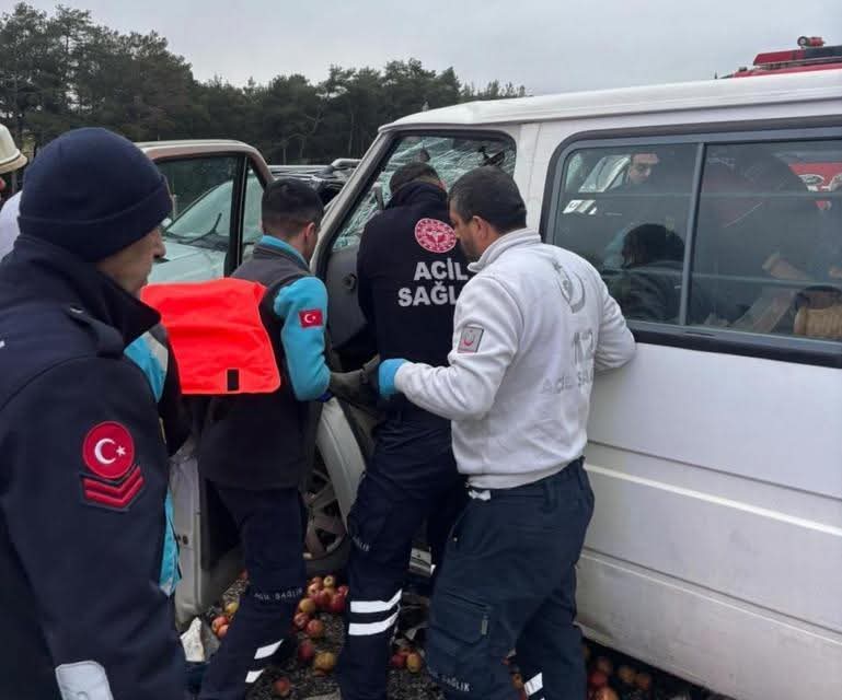 Trafik kazasında ağır yaralanan mahalle muhtarı  hastanede verdiği iki günlük yaşam mücadelesini kaybetti. - 2
