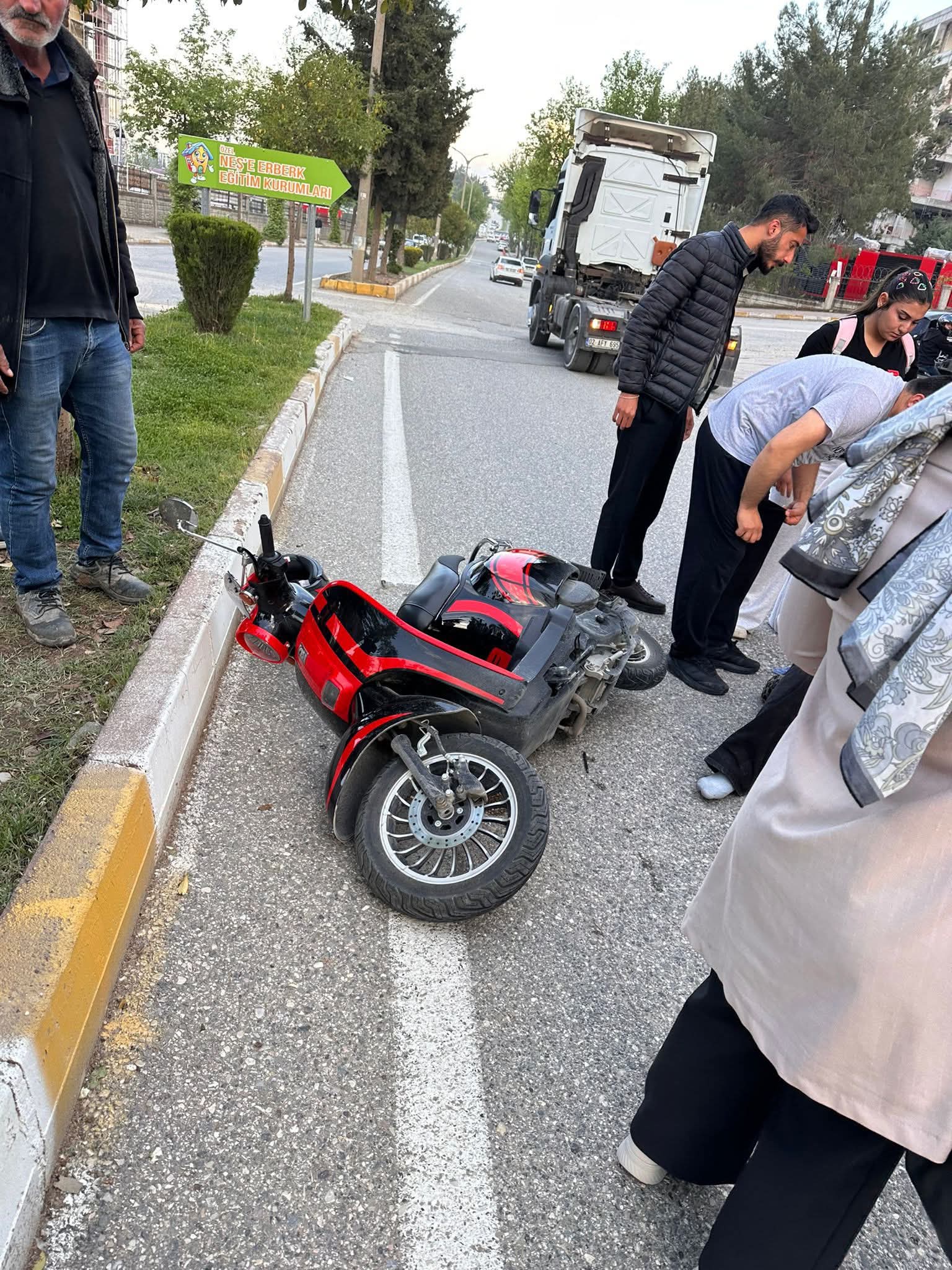 Adıyaman’da Motosiklet Kazası: Kadın Sürücü Yaralandı - 2