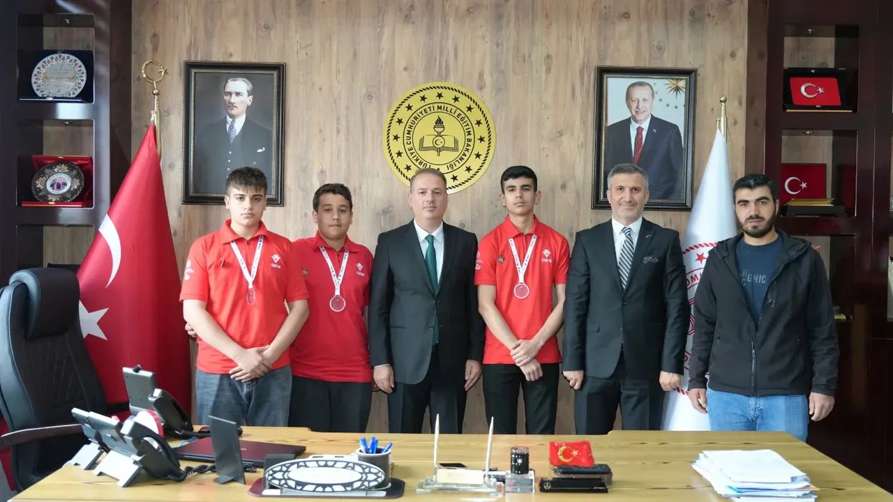 Kahta Ebu Sadık Anadolu İmam Hatip Lisesi Öğrencileri İl Milli Eğitim Müdürlüğünü Ziyaret Etti