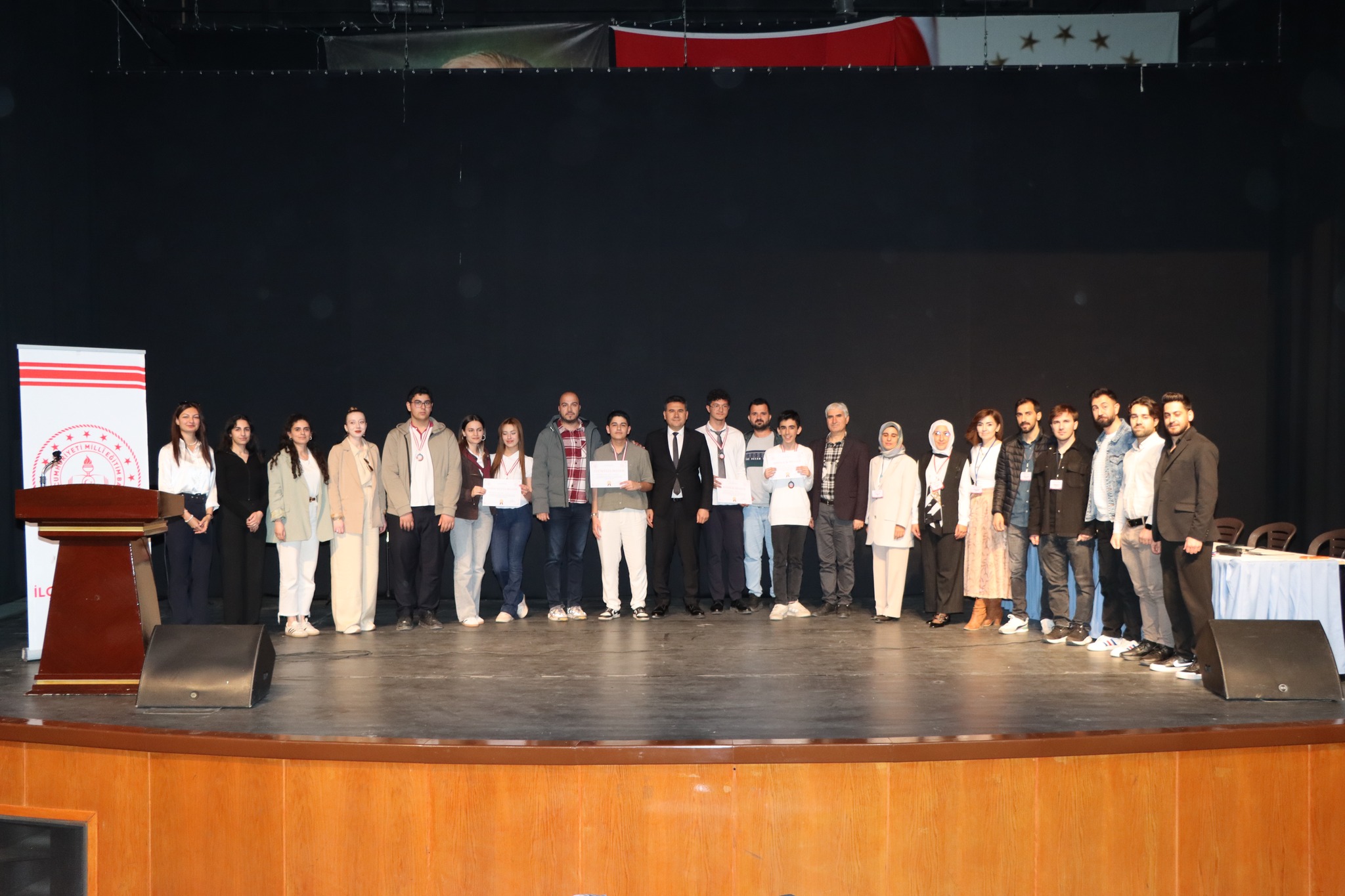 İngilizce Dil Festivali’nde Lise Öğrencilerinden Etkileyici Performanslar