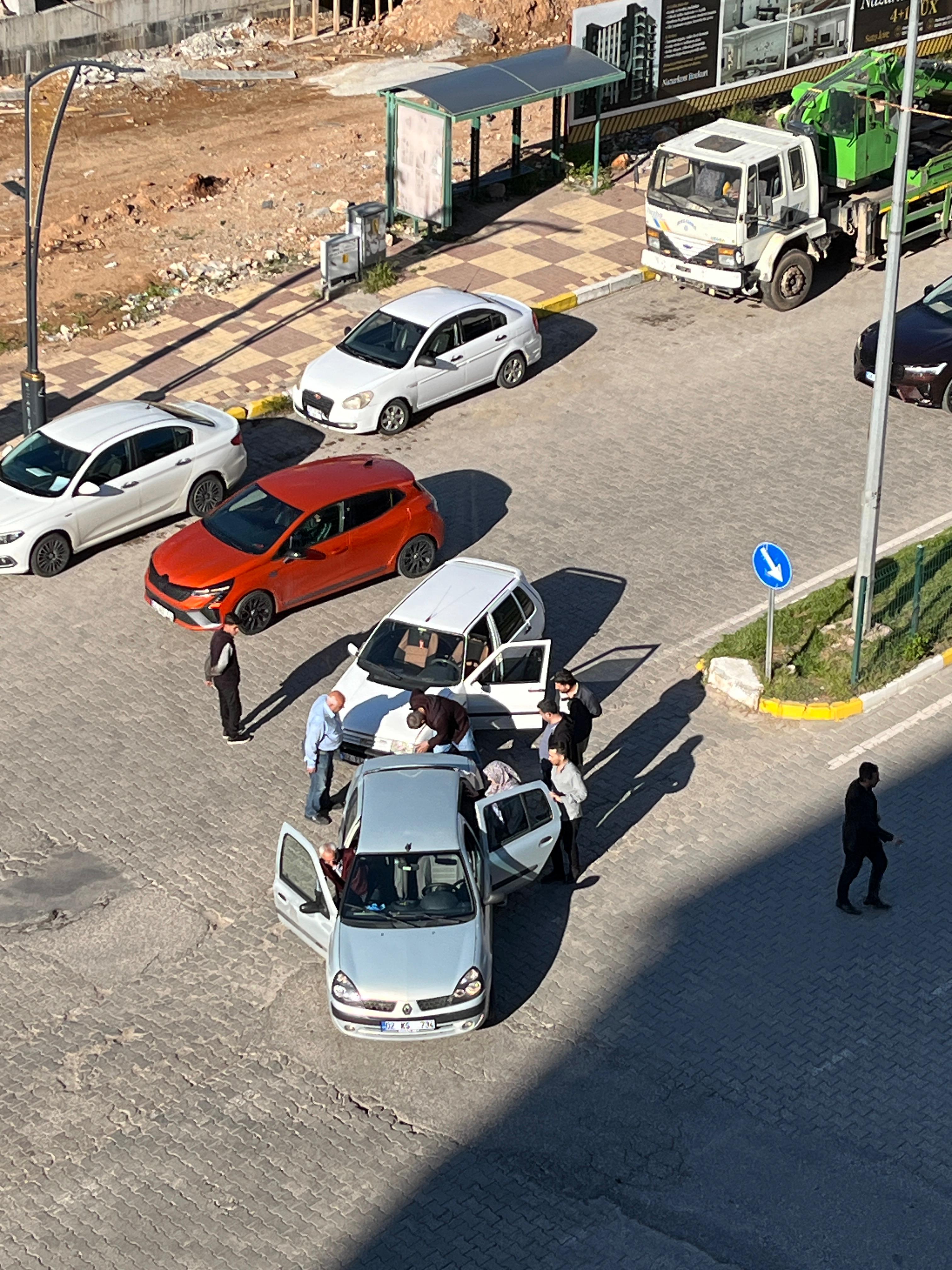 Kahta'da Maddi Hasarlı Trafik Kazası Yaşandı