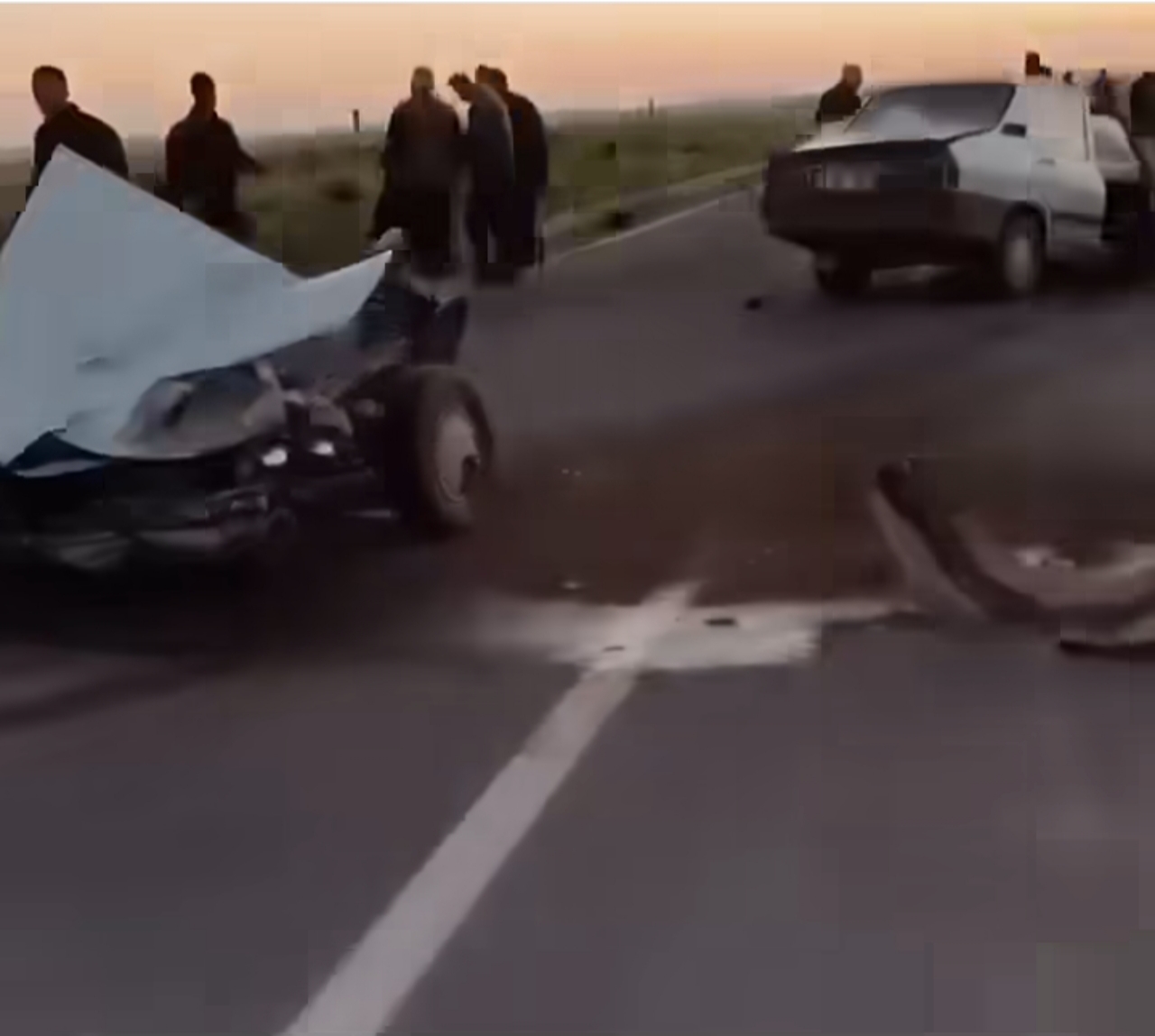 Suruç’ta 2 otomobilin çarpışması sonucu meydana gelen kazada araçlar ikiye bölündü - 3