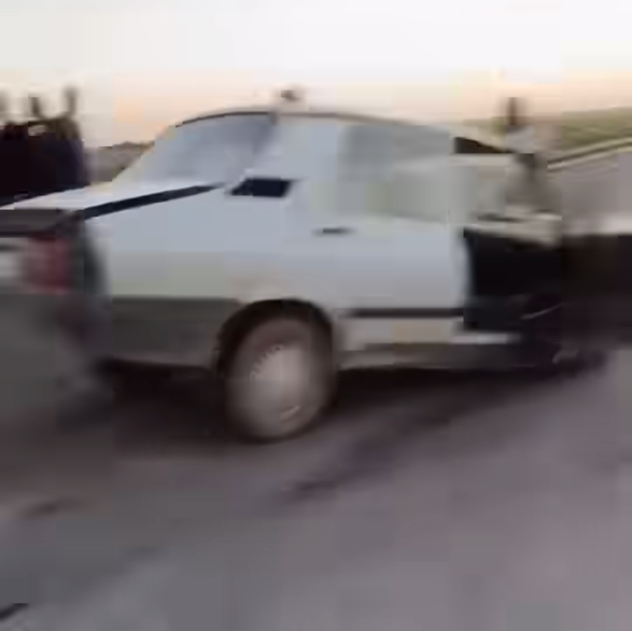Suruç’ta 2 otomobilin çarpışması sonucu meydana gelen kazada araçlar ikiye bölündü - 4