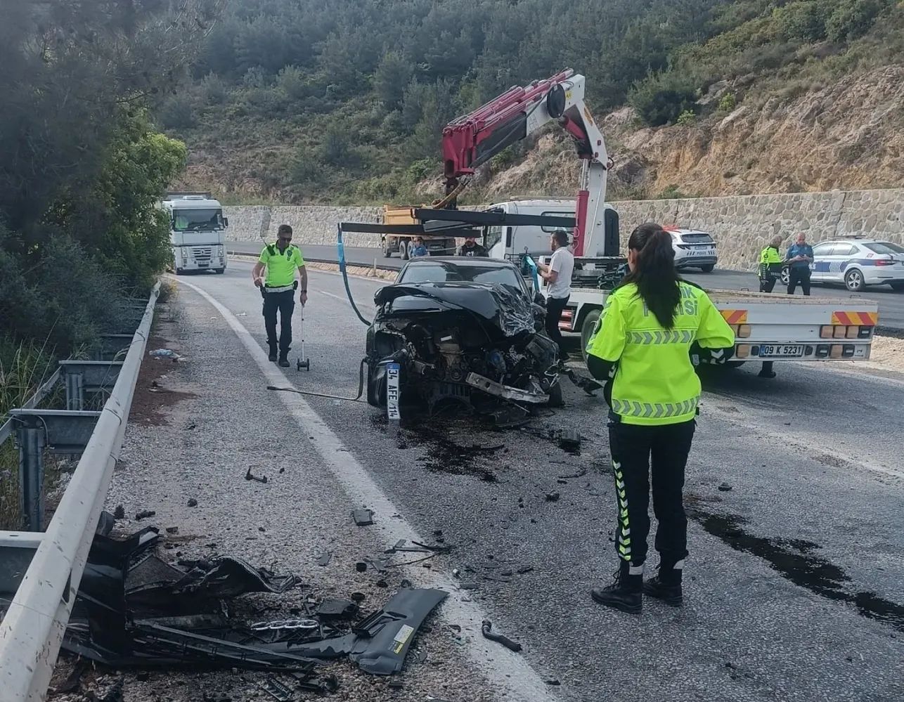 Minibüs ile otomobil çarpıştı: Çok sayıda yaralı var
