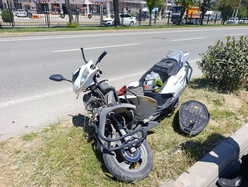 Adıyaman merkez Atatürk Bulvarı Köy Hizmetleri kavşağında, 2 motosiklet kaza yaptı