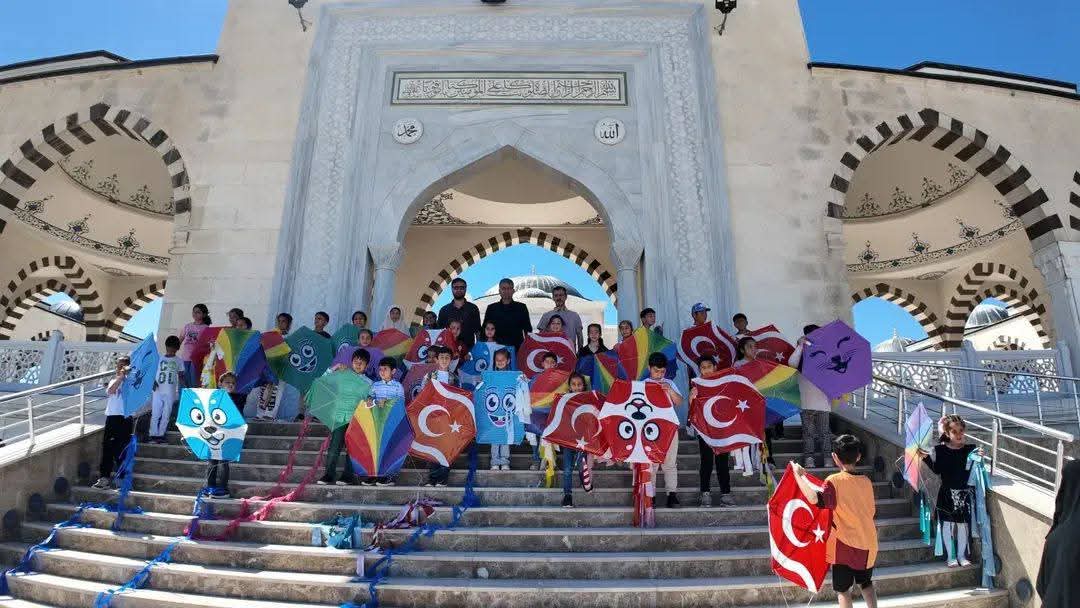 Samsat’ta Uçurtma Şenliği Renkli Görüntülere Sahne Oldu